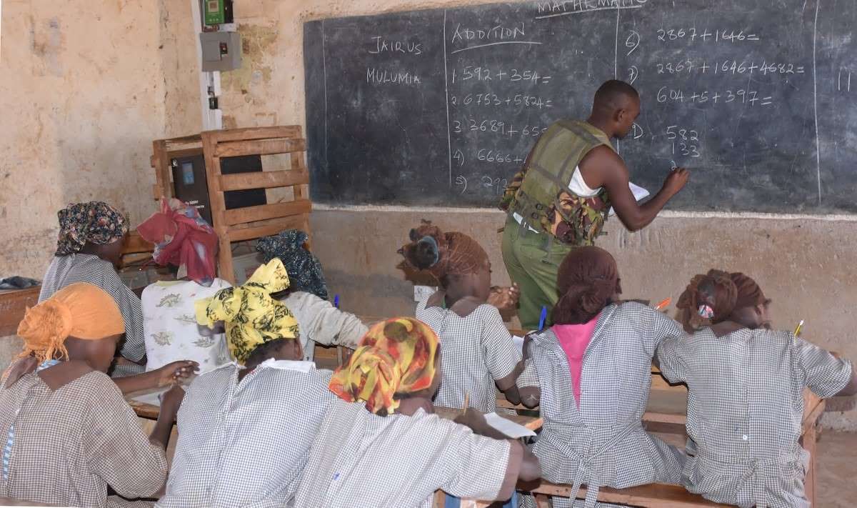 Police officer takes mathematics class after teachers fail to show up over insecurity
