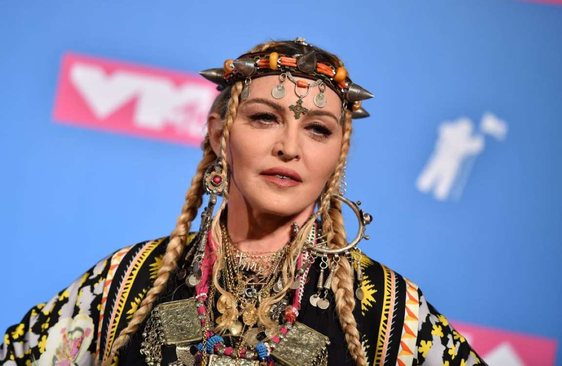 Madonna sued because of late start to concert