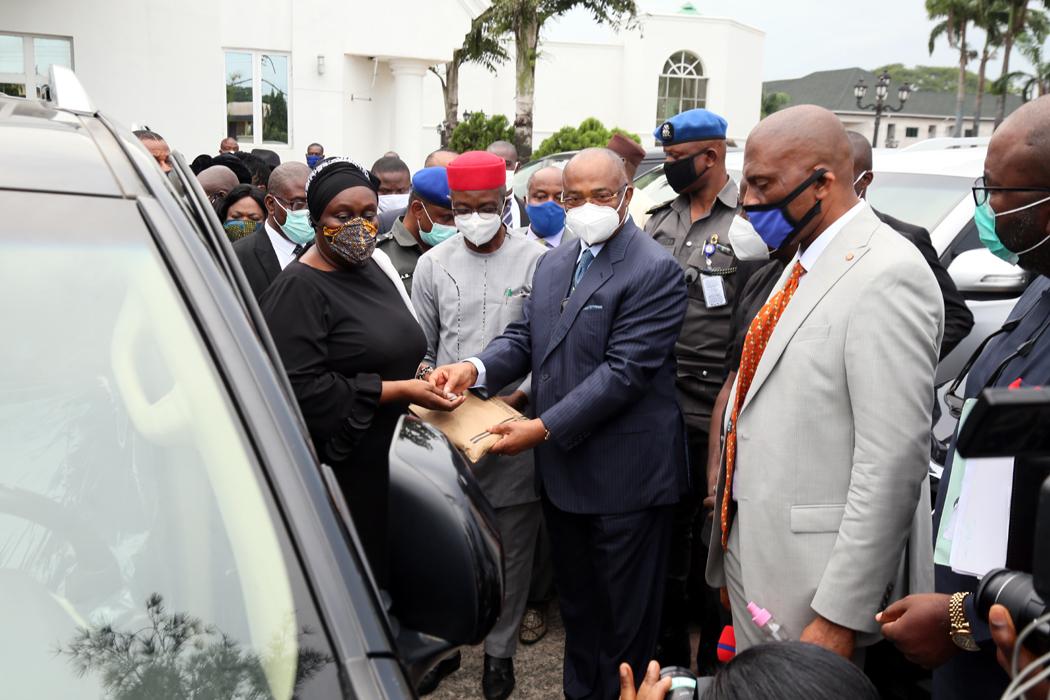 Uzodimma Gives 20 SUVs to Imo State Judges, Calls for Harmonious Working Relationship