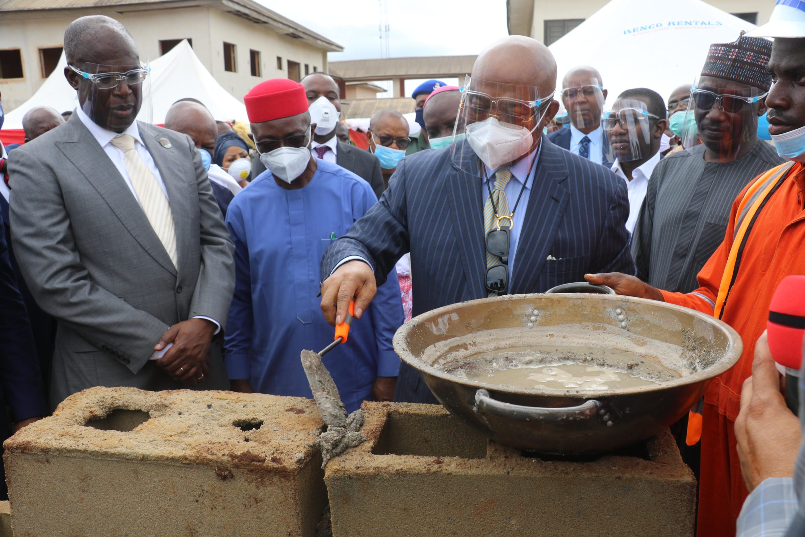 Uzodimma Lauds Buhari over IMSUTH Infectious Diseases Medical Centre