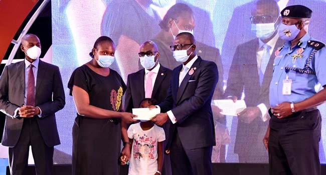 #EndSARS: Sanwo-Olu Gives N10m Each To Wives Of Police Officers Killed In Aftermath Of Protests