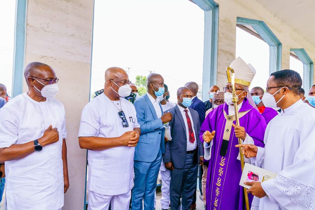 Governor Uzodimma Pays Last Respect To Late Rev. Msgr Okechukwu, Says His Death Was Shocking