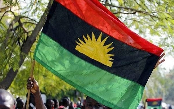 Gunmen Invade Bank, Hoist Biafra Flags In Anambra
