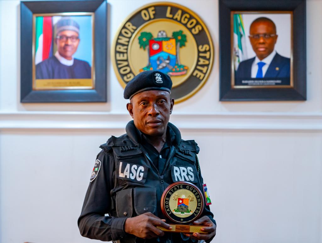 PHOTOS: Sanwo-Olu Receives Policeman Assaulted By Traffic Offender