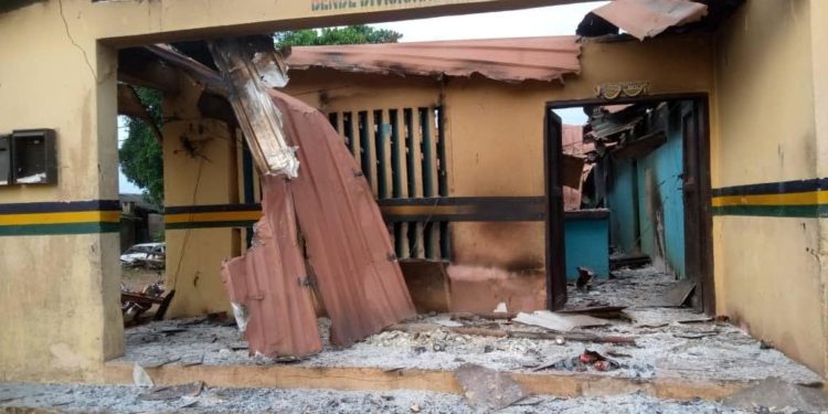 Hoodlums Razed Bende Police Station In Abia, Shot Two Operatives