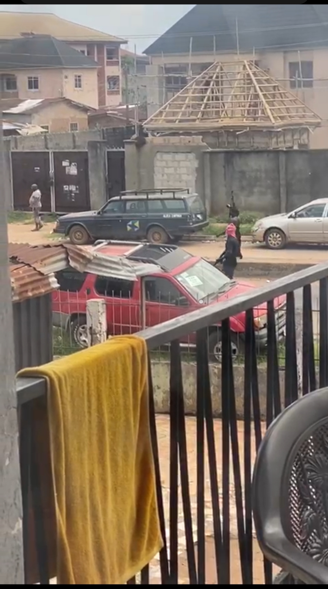 BREAKING: Fear As Security Personnel Cordon-Off Govt. House As Gunmen Attack Owerri Police Div. Hqters