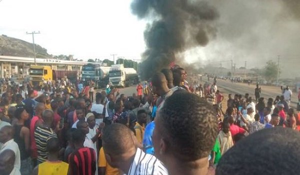 Insecurity: Protesting Youths Set Police Station Ablaze In Niger Over Abductions By Bandits