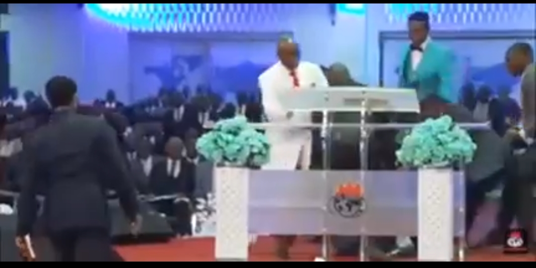 How Strange Man Attacked Bishop Oyedepo On Pulpit