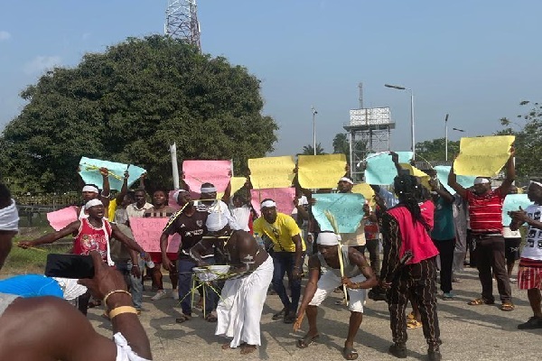 Troops ‘move’ in as Itsekiri youths’ lay siege to Shell facility continues in Delta