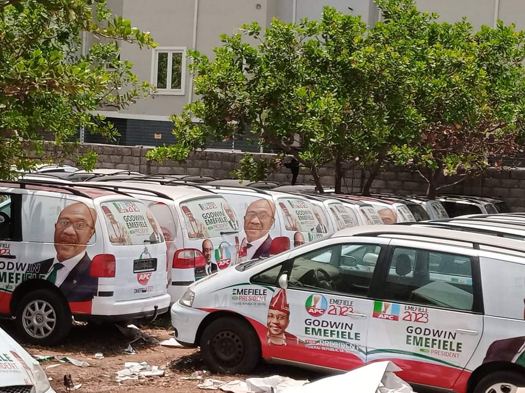 2023: CBN Governor Godwin Emefiele Finally Steps Out, As Branded Campaign Buses Surface [PHOTOS]