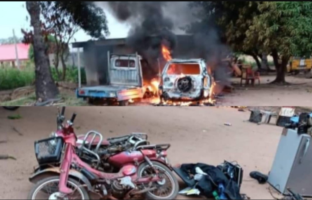 Pandemonium As Gunmen Attack Anambra Police Station, Raze Vehicles