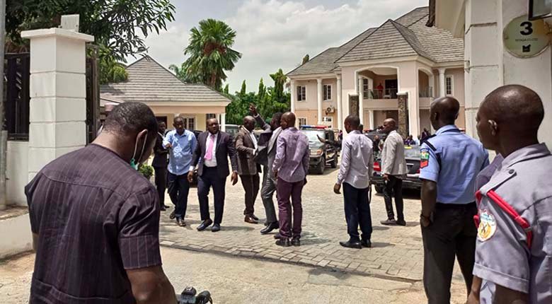 JUST IN: EFCC Operatives Storm Okorocha’s Abuja Residence