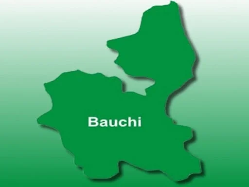Man Who Drank From Gutter Water To Celebrate Buhari’s Victory In 2019 Dumps APC For PDP in Bauchi