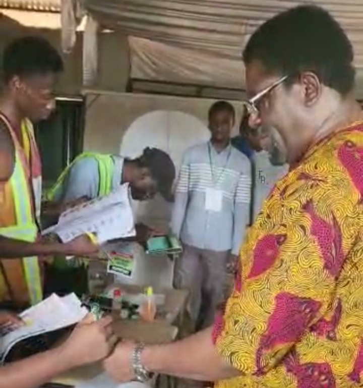 Ex – Imo Deputy Gov Votes, Frowns Over Late Arrival Of INEC Officials, Faulty B-VAS