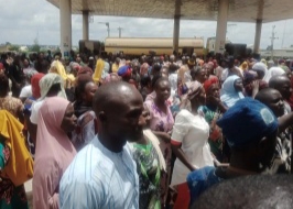 Political Mobility Erupts In Kaduna As NNPP Chairmen, 700 Others Decamp To Labour Party In Kaduna